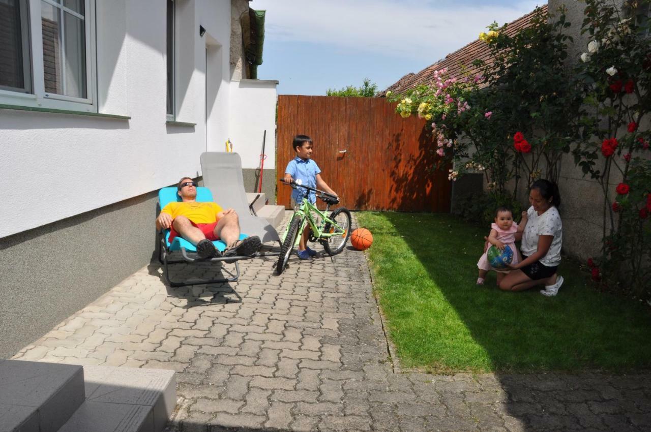 Ferienhaus Resi Illmitz Exteriör bild